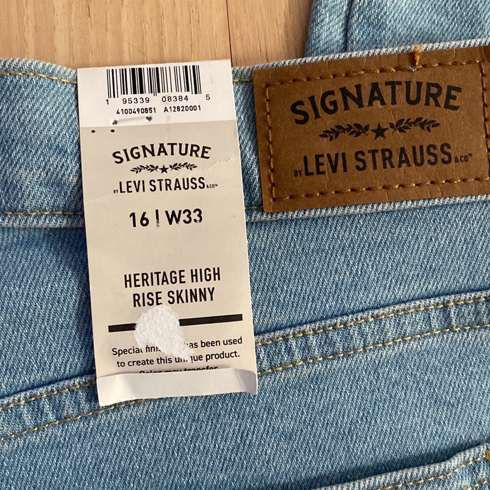 Levi High Rise Skinny - Picture 5 of 5